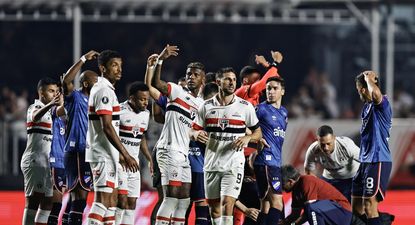 Juan Izquierdo se desploma en el partido Nacional vs San Pablo