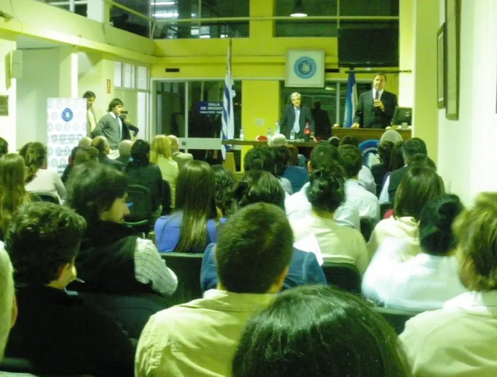 Uno de los talleres de capacitación en la Asociación de Rematadores