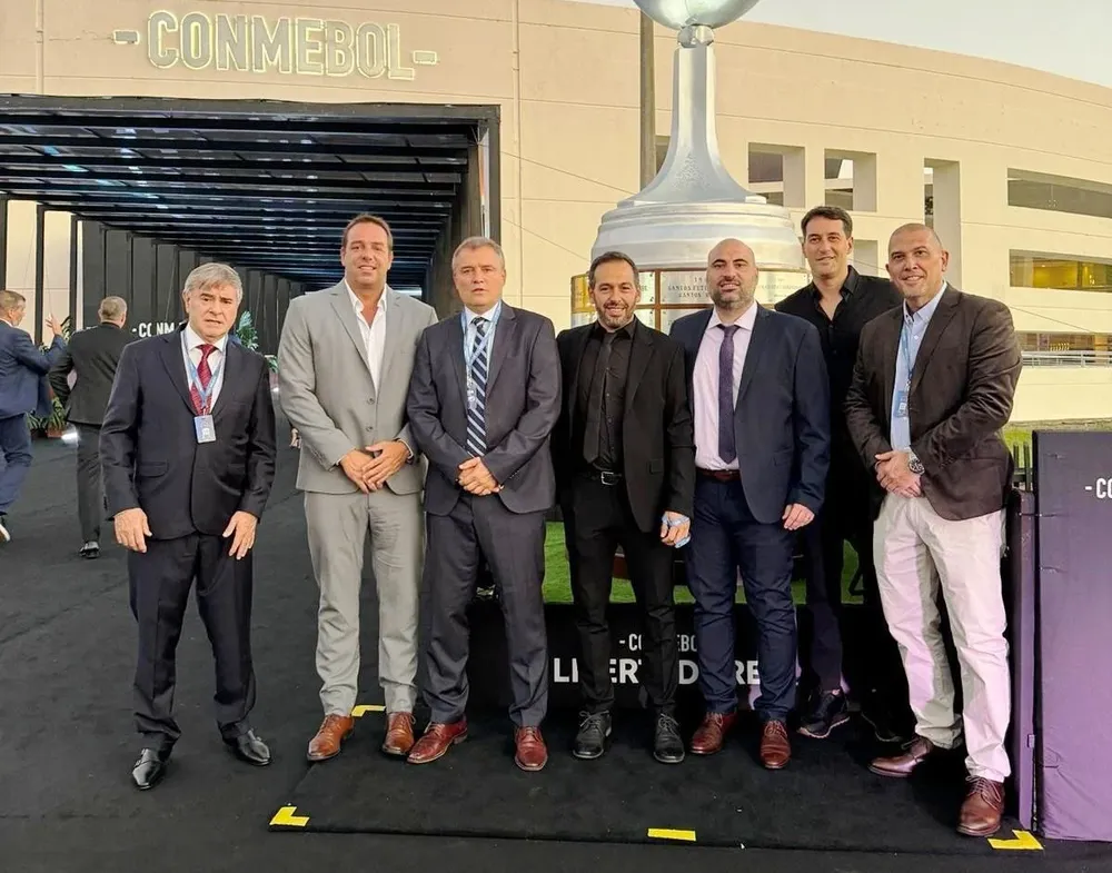 Ricardo Scaglia con Ruglio, Aguirre, González, Solomita, Alayes y Fernández