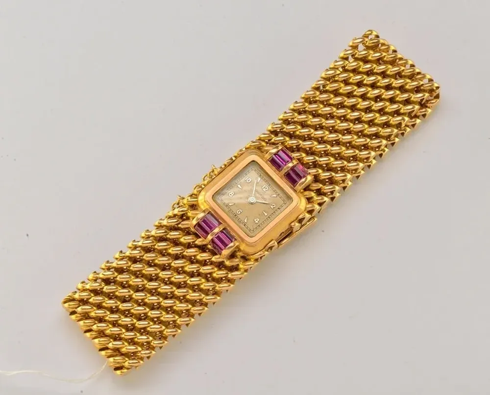 Reloj pulsera para dama, de marca Movado, con malla de oro