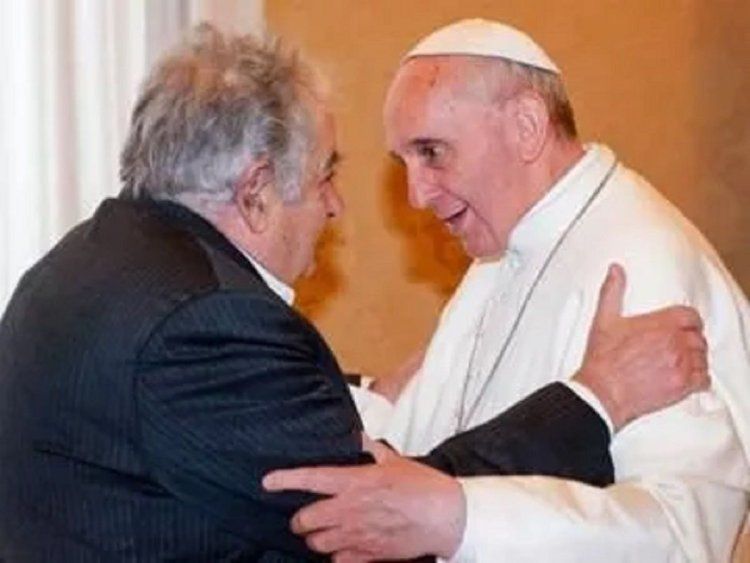 Mujica y Francisco.jpg
