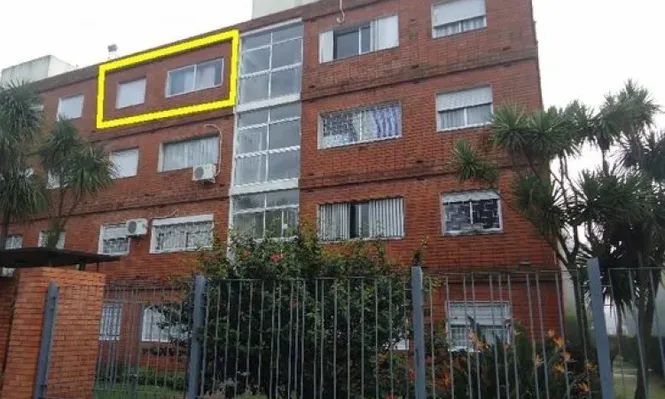Fachada del edificio donde se ubica la unidad a subastar