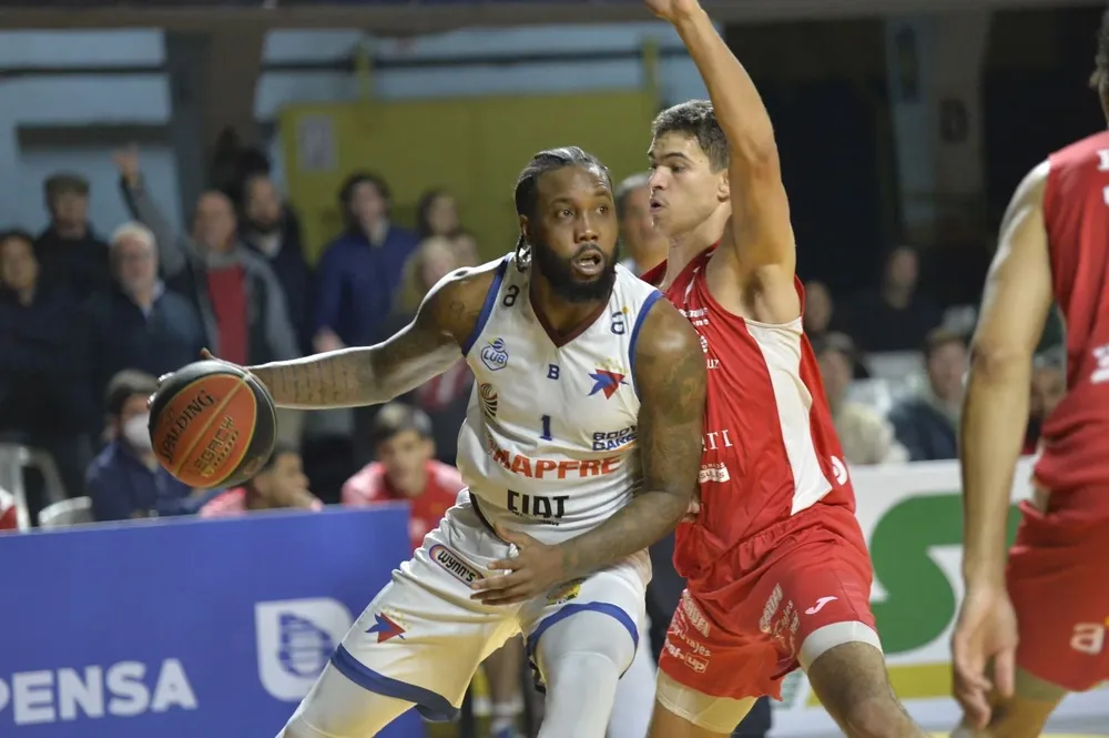 Victor Rudd emparejado con Santiago Massa