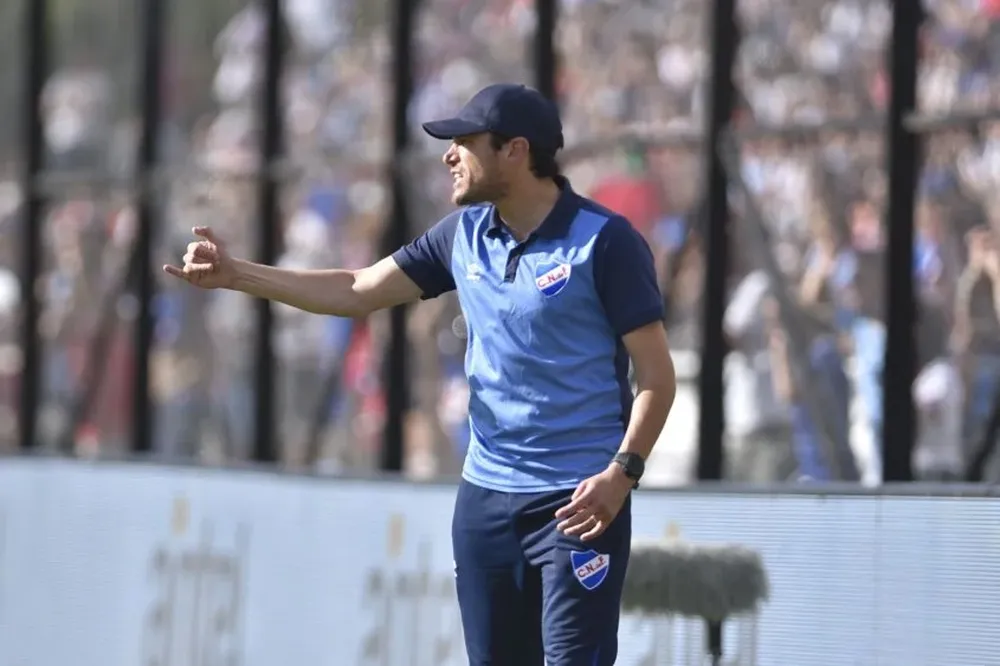 Wanderers-Nacional: Alexander Medina ordena a su equipo