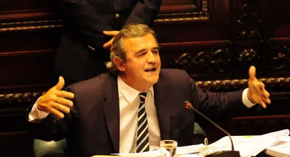 Tras la renuncia al Directorio, Larrañaga largó
