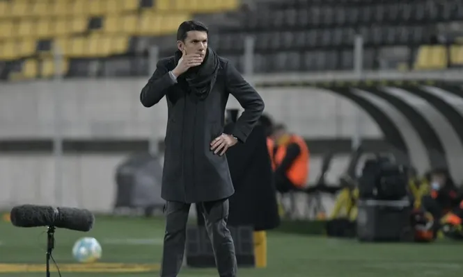 El flamante DT de Peñarol, Mauricio Larriera, buscará ganarle por primera vez a Nacional