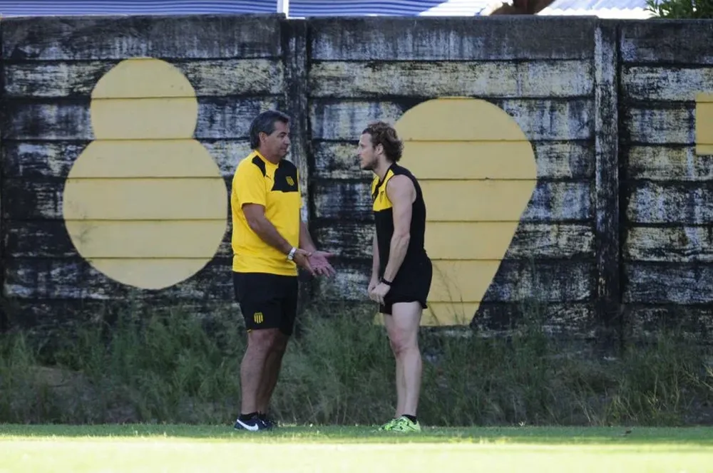 Jorge Da Silva y Diego Forlán