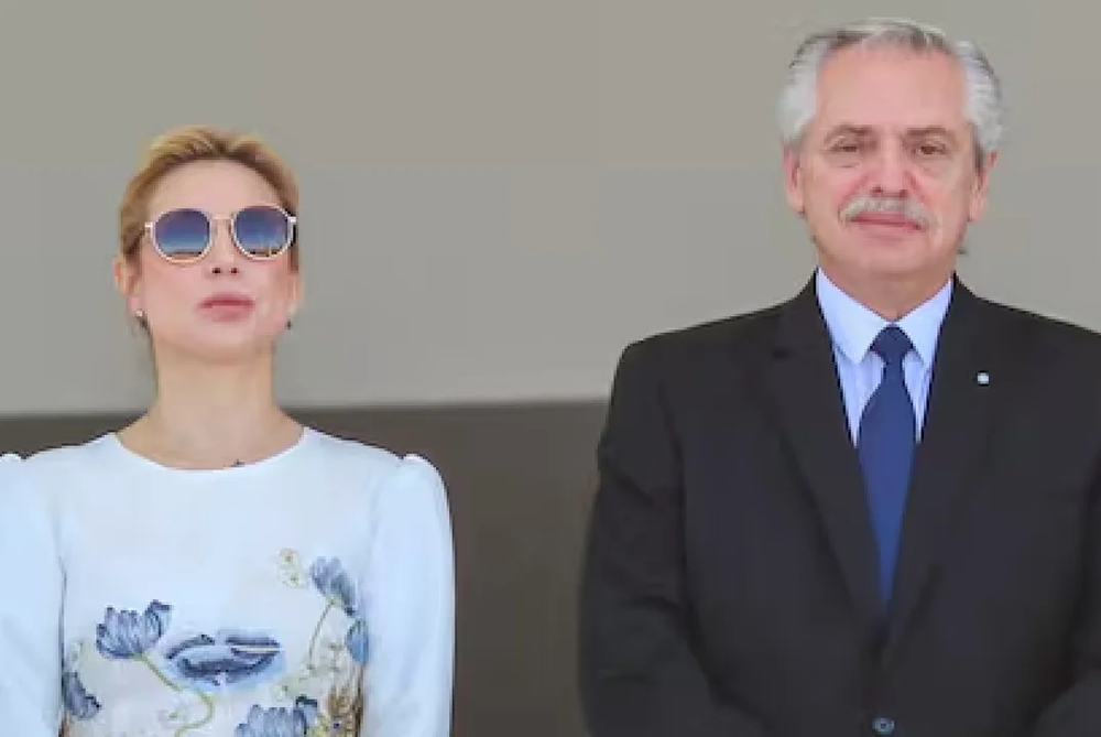 Fernández enfrenta acusaciones de ejercer violencia psicológica sobre Yañez entre 2016 y 2024.