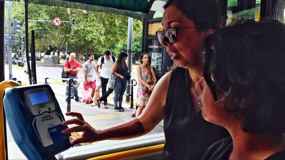 La tarjeta SUBE podría perder el monopolio de los pagos al transporte en el transcurso de este año