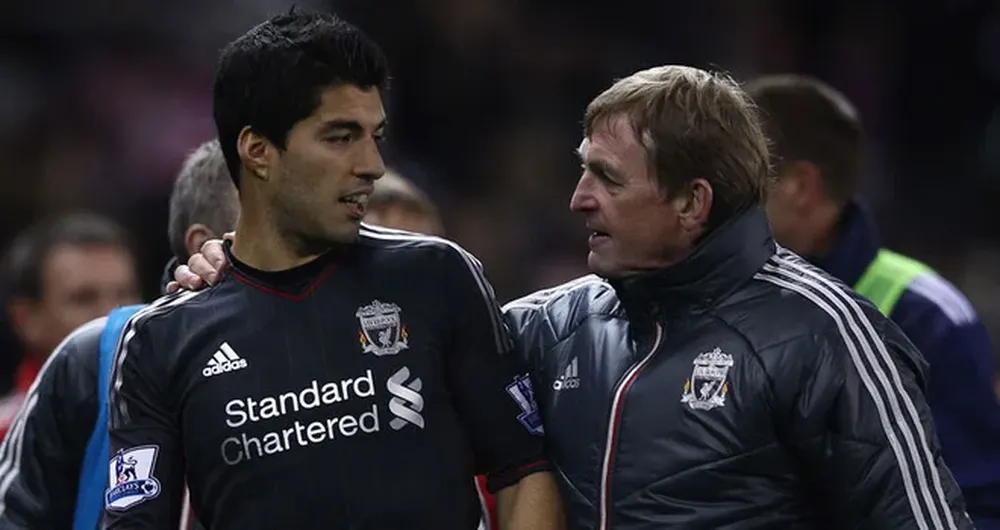 Luis Suárez junto a Kenny Dalglish