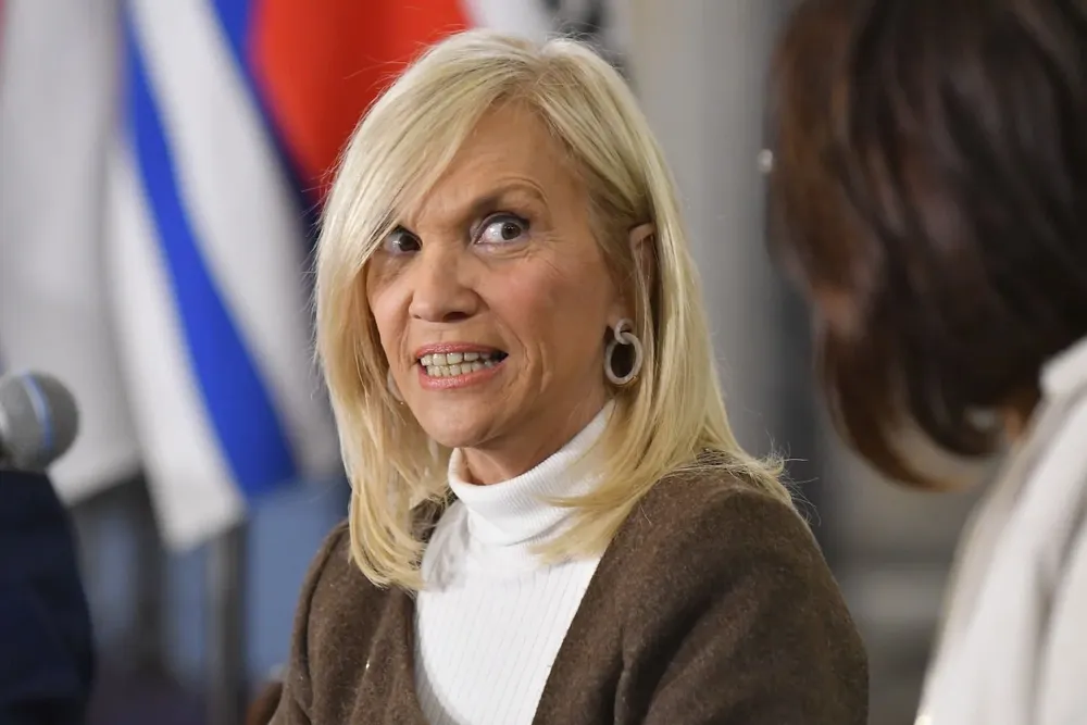 Argimón en el acto de las Muchachas de Abril