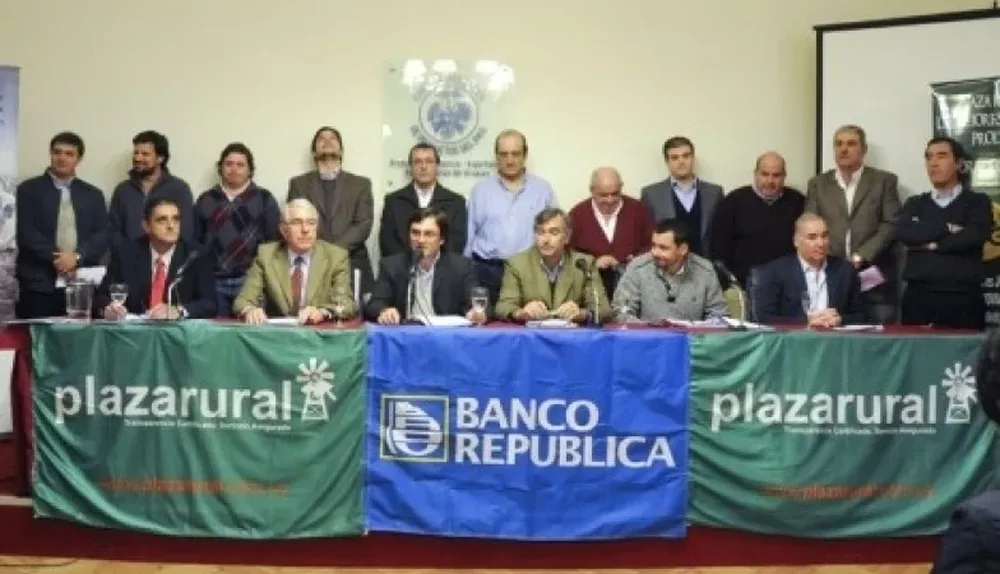 En foto de archivo los integrantes del consorcio de rematadores de Plaza Rural