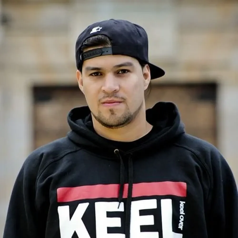 Kiernan Forbes, rapero sudafricano conocido como AKA, fue asesinado a la salida de un restaurante de Durban