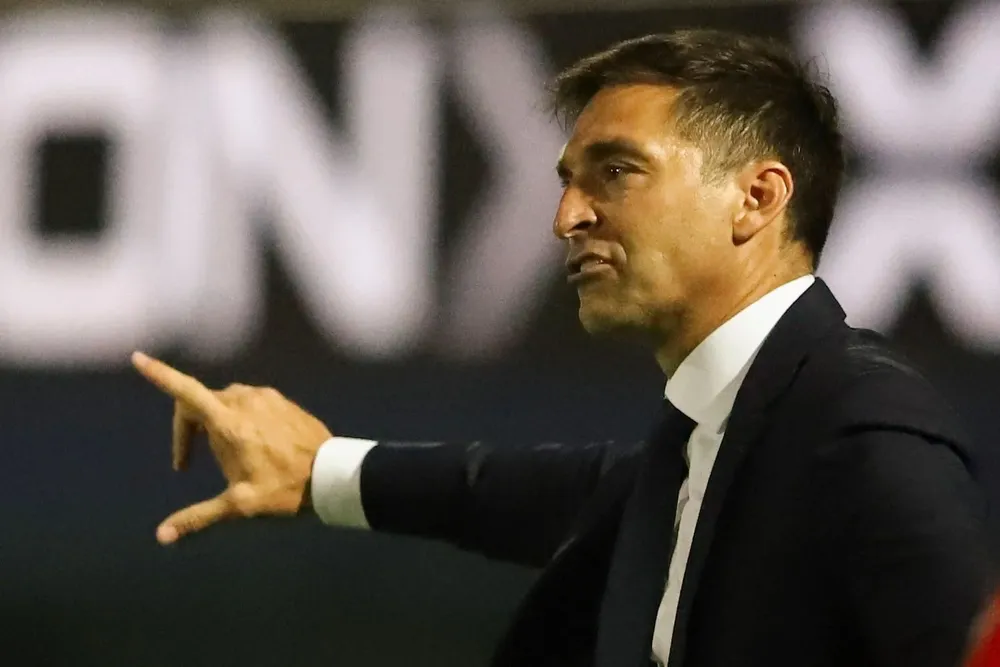 Diego Alonso tendrá que formar una lista normal de 23 y no de 26 jugadores