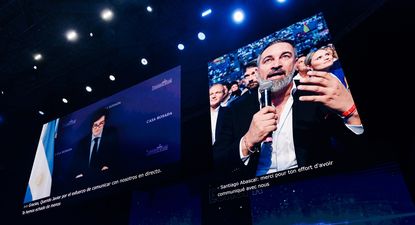 Javier Milei envió un video al acto de Vox: Tuve que quedarme para defender con uñas y dientes mi gestión