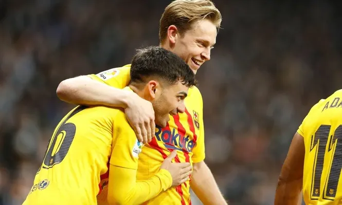 Pedri y De Jong viajan a Paris.