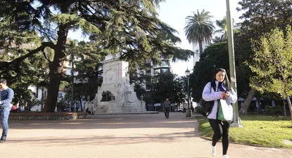 imm reparara interior de la plaza zabala, pero mantendra los bancos hasta febrero