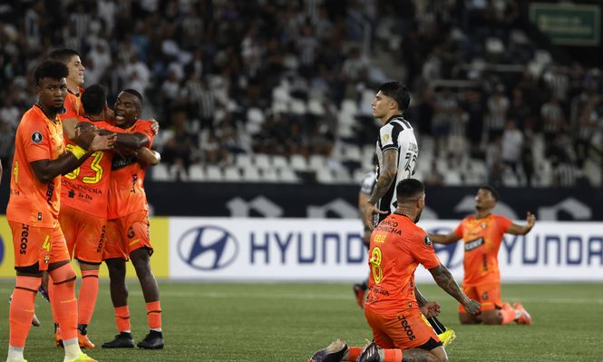 Los jugadores de Barcelona celebran su clasificación a la fase de grupos de la Libertadores