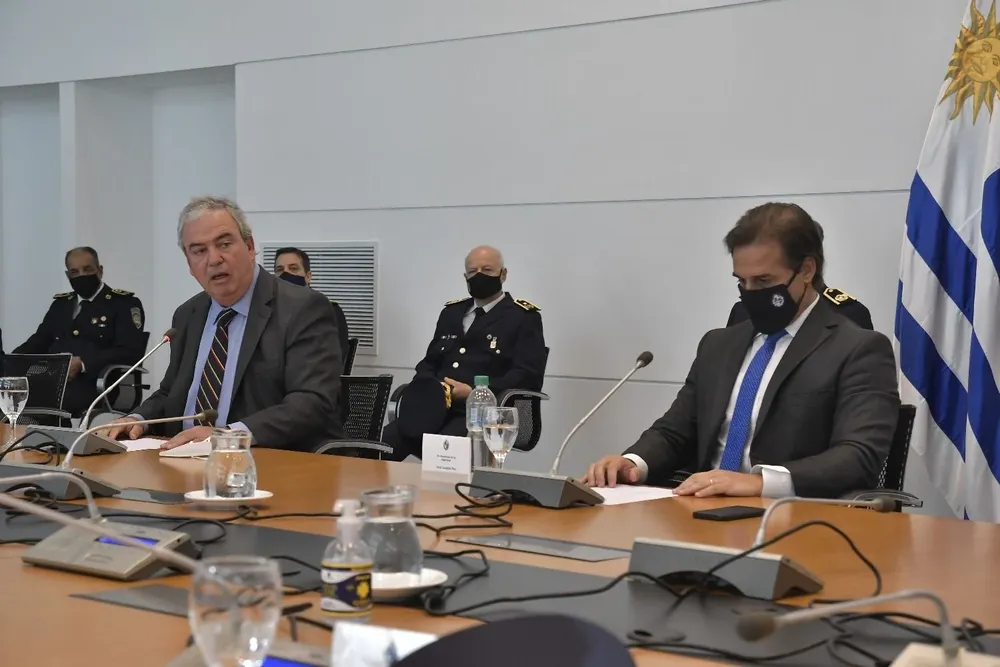 Lacalle hizo esta mención en un tweet en el que cita la imagen con las cifras develadas en conferencia de prensa por el ministro Heber