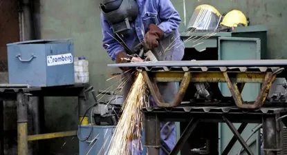 Producción tuvo una leve caída en abril en el núcleo industrial