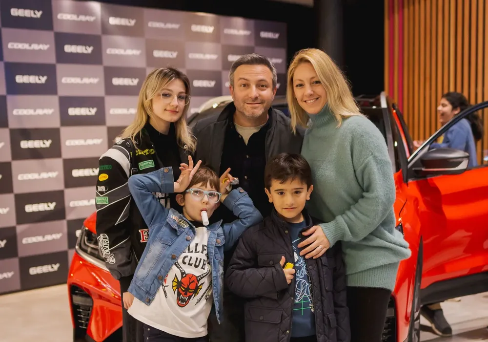 Sebastián Almada y familia