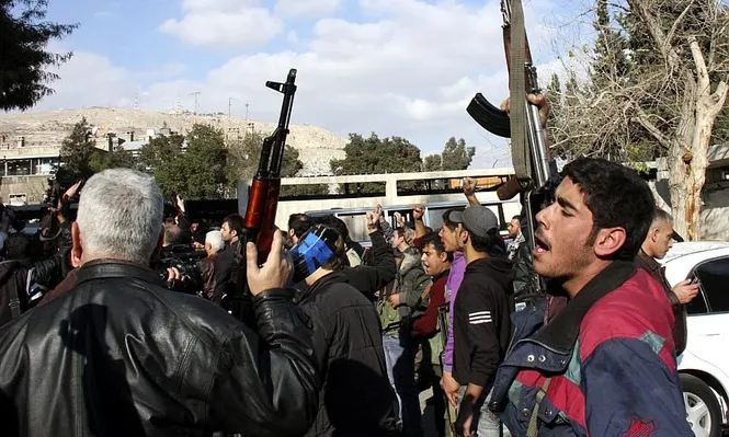 En Siria continúa la represión pese a llegada de observadores