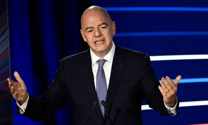 Infantino rechaza la tarjeta azul.