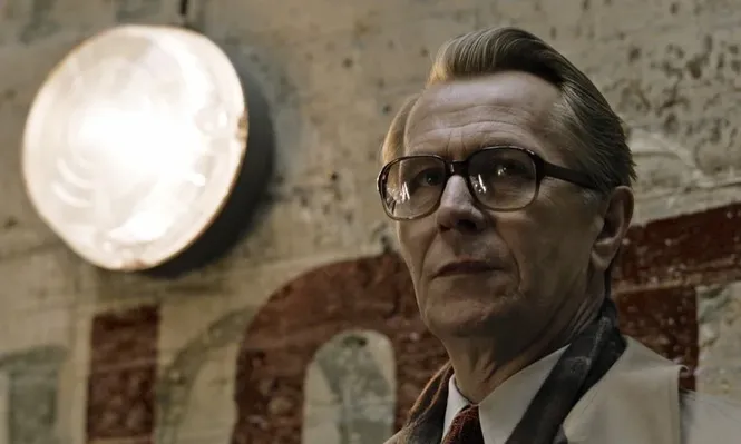 Gary Oldman como George Smiley en El topo (2011) del director Tomas Alfredson