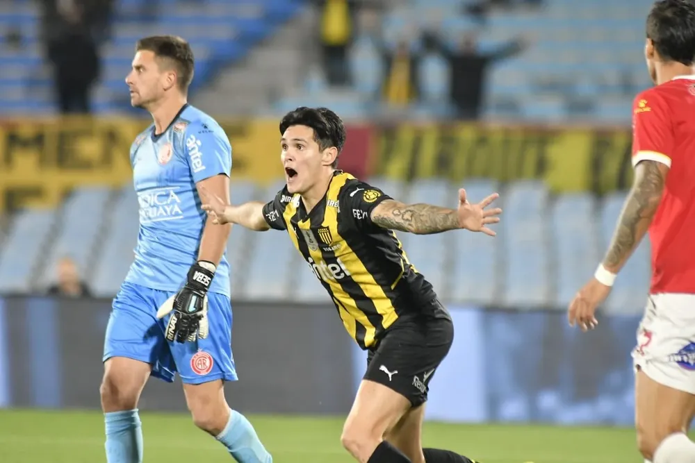Peñarol necesita ganar los dos partidos que le quedan y esperar que no sumen Liverpool, ni Wanderers, para poder acceder a la final
