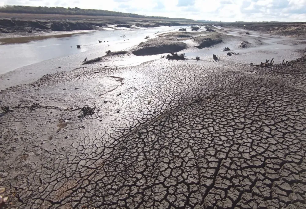 Represa para riego de chacras arroceras.