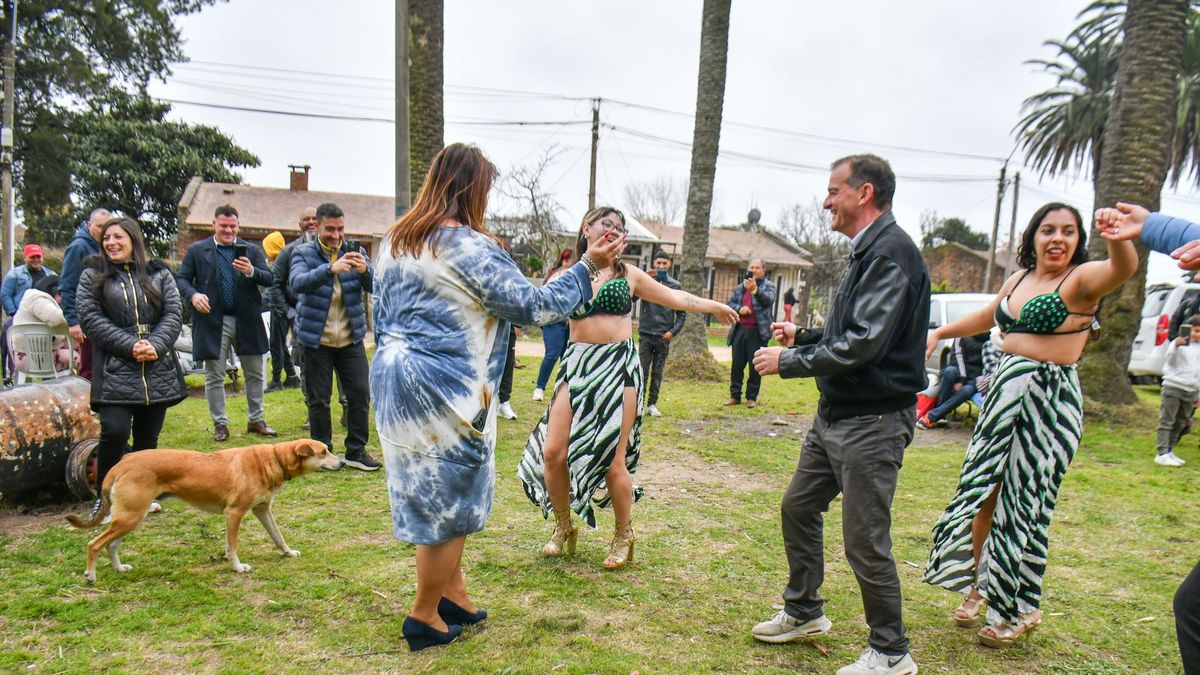 Manini Ríos danced alongside Irene Moreira and councillors at a celebration for Children’s Day