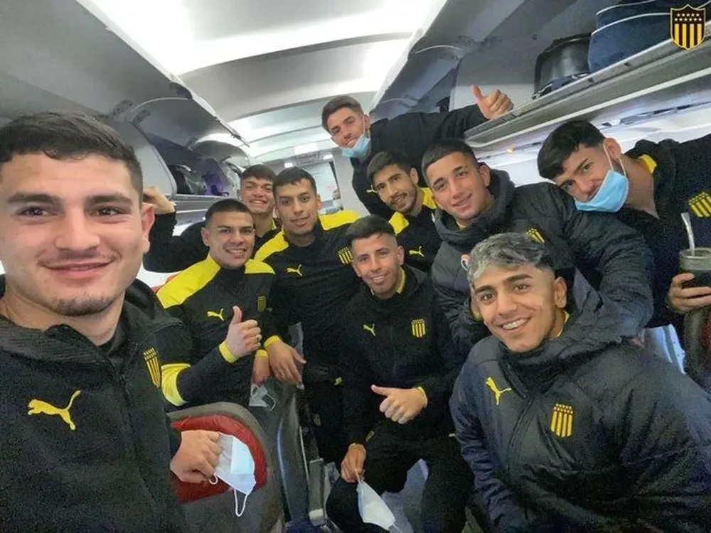 Los aurinegros en el avión