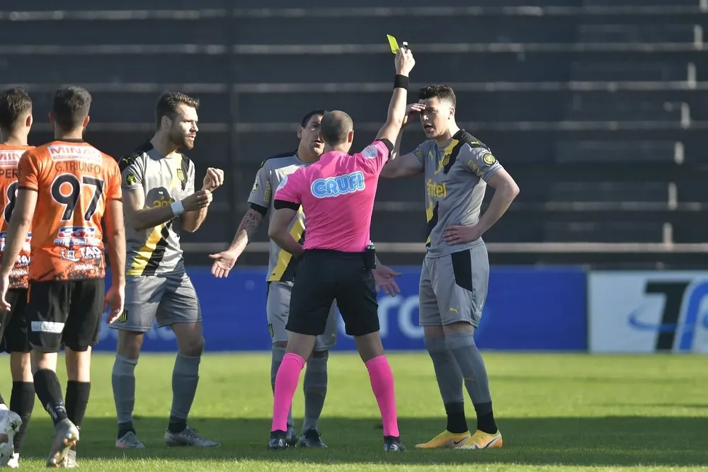 El partido con Sud América reavivó las críticas de Peñarol a los jueces