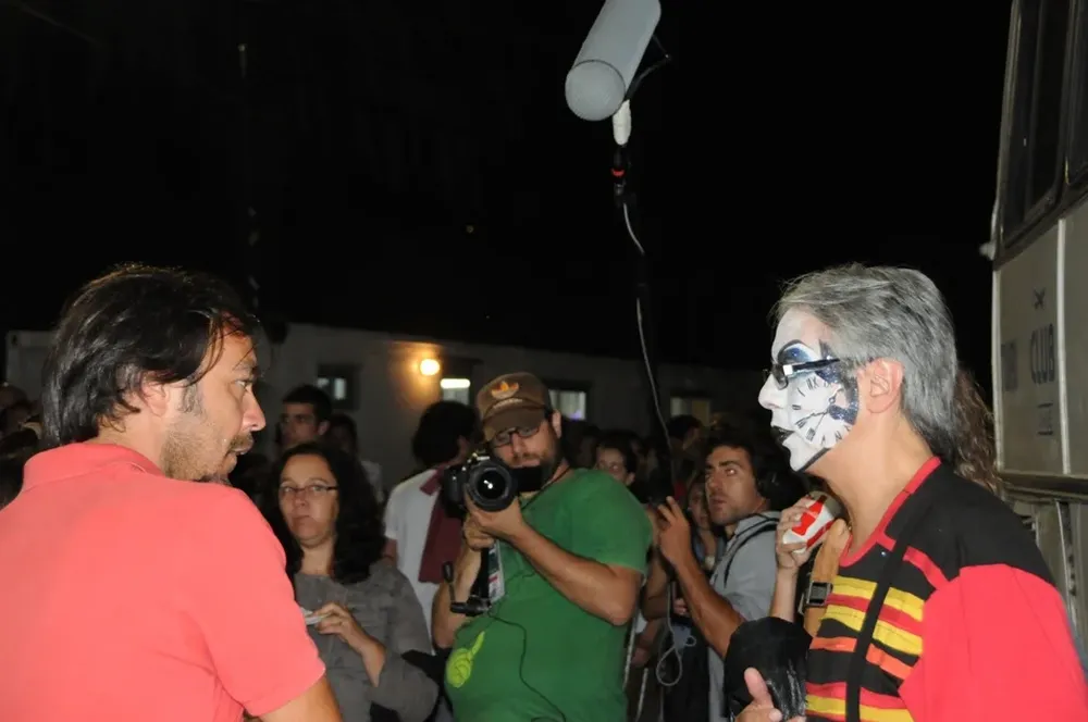 El Chino con uno de los murguistas previo al show