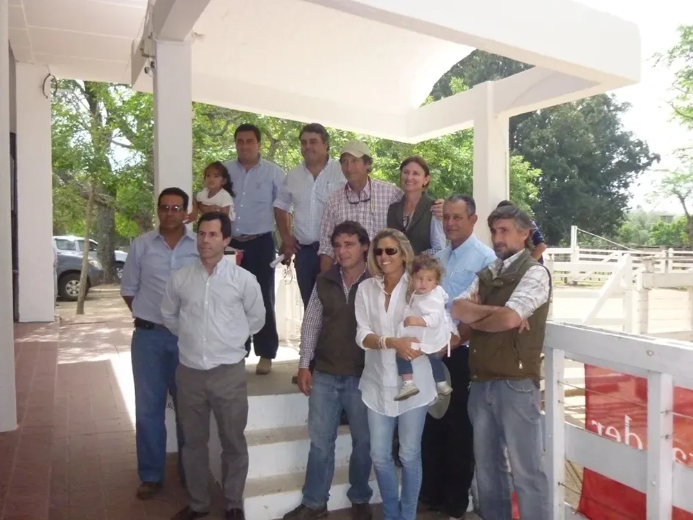 La familia Mattos con los directores de MegaAgro