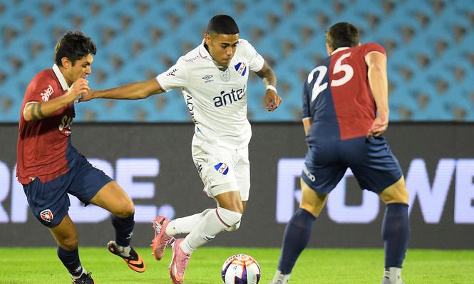 Tomás Moschión y Juan Cruz De los Santos en el último partido entre Albion y Nacional