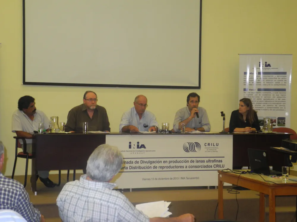 Crilu entregó 10 carneros para que Central Lanera los ofrezca a pequeños y medianos productores