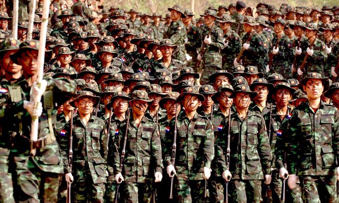 Los jóvenes no reconocen a la junta militar como gobierno.