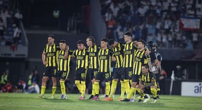 Los jugadores de Peñarol en la tanda de penales de la Supercopa Uruguaya
