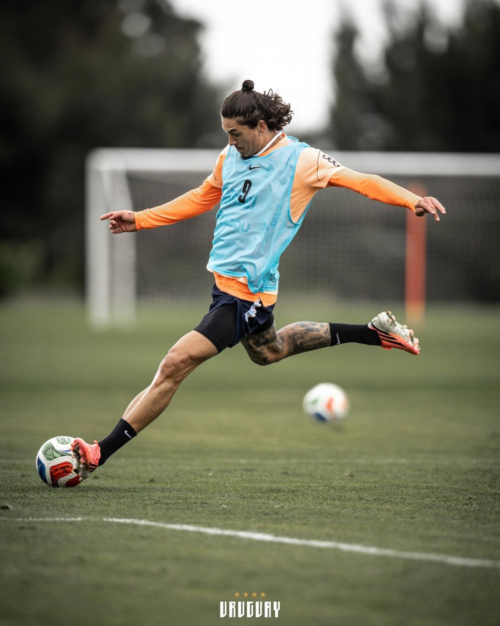 Darwin Núñez en los entrenamientos en el Complejo de la AUF previo al viaje al Mundial 2026