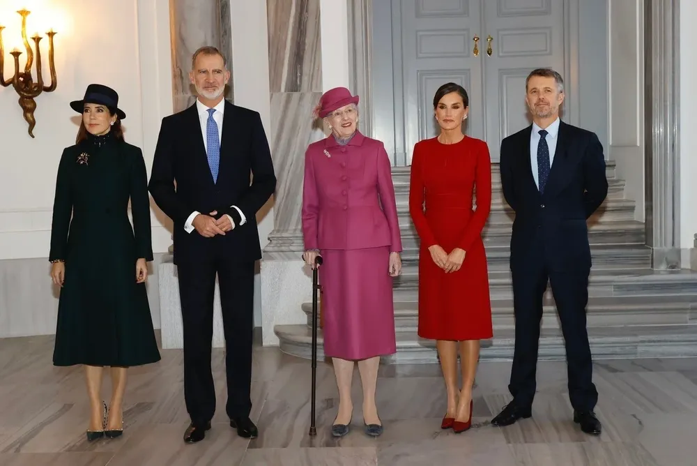 Los Reyes Felipe VI y Letizia junto a la reina Margarita II de Dinamarca y los príncipes herederos, Federico y Mary durante la visita de Estado.