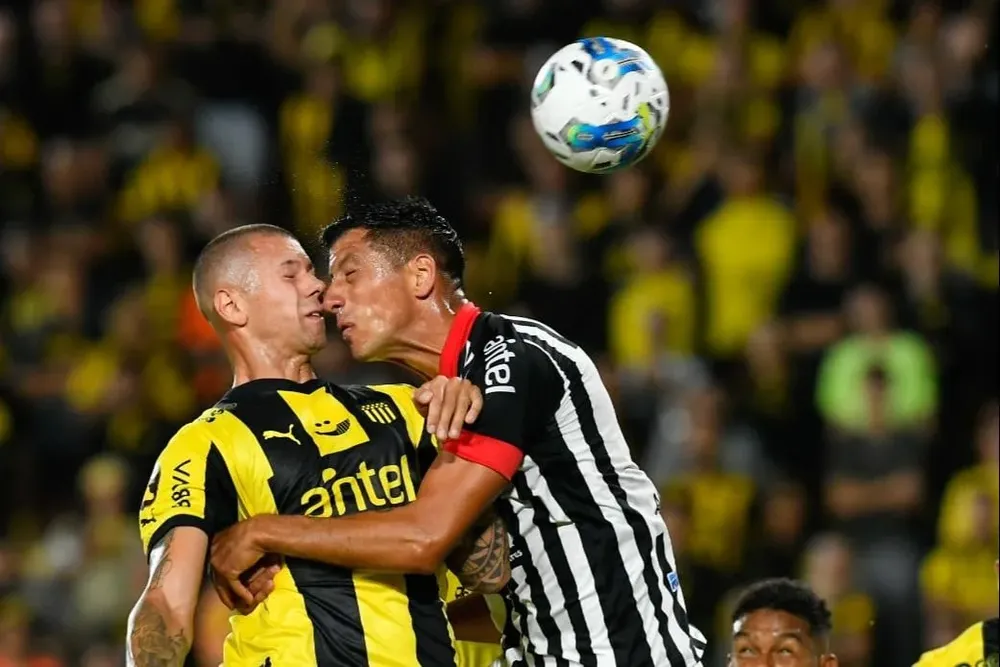 Léo Coelho ante Miramar Misiones