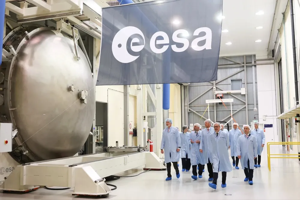 Los reyes Felipe VI y Guillermo Alejandro visitaron el Centro Europeo de Investigación y Tecnología Espacial de la Agencia Europea Espacial en Noordwijk,