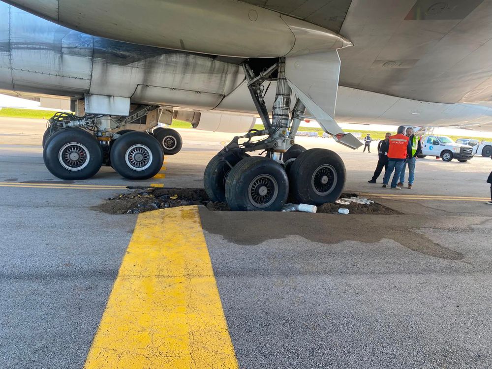 Boeing 747 afectado por hundimiento del hormigón en Aeropuerto de Carrasco