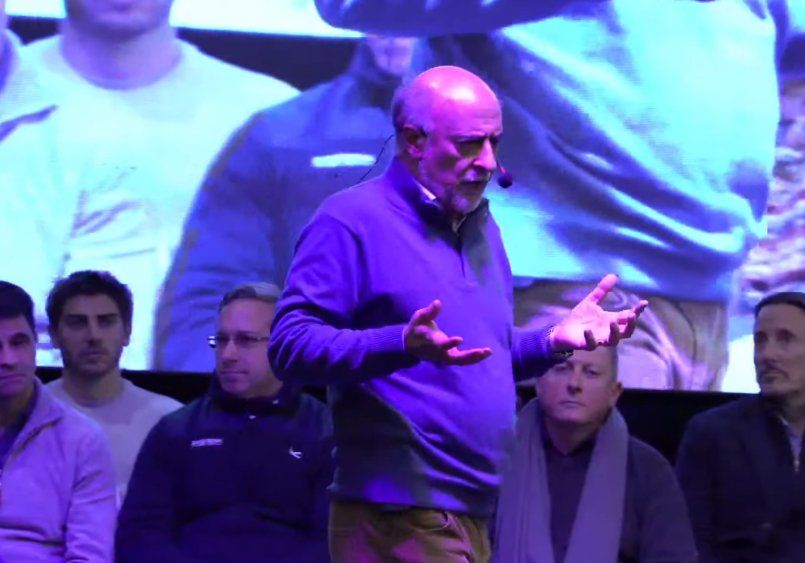 El candidato del Partido Independiente durante el acto de este domingo