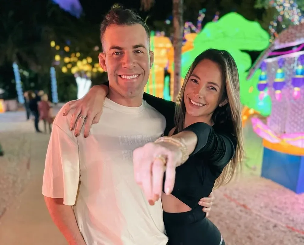 Reyno y Campisi en el anuncio de su compromiso