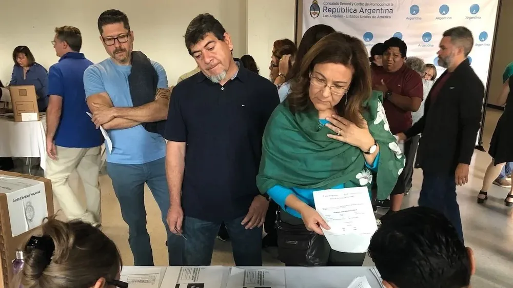 Más de 450 mil argentinos pueden votar desde el exterior