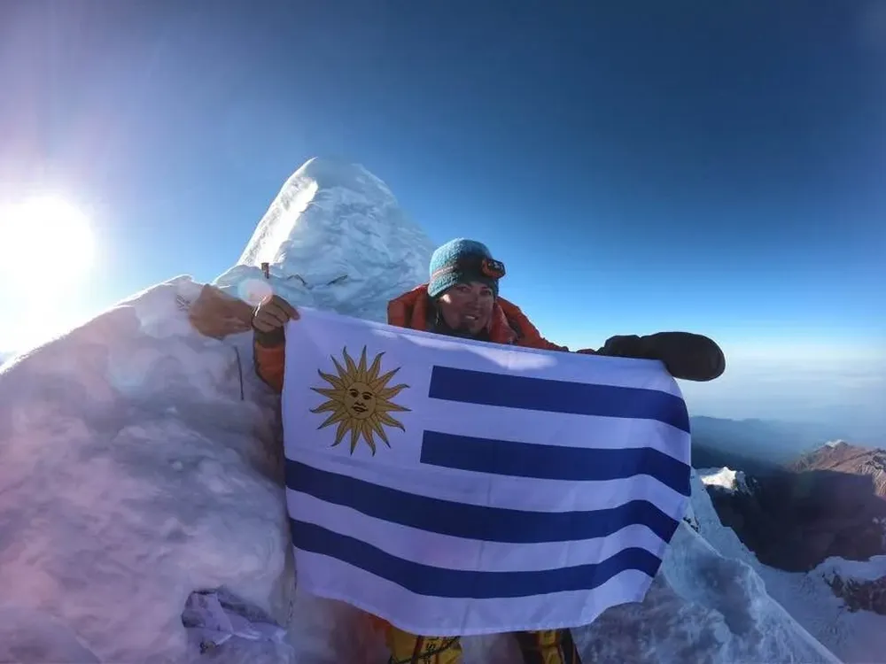 Vanessa Estol en la cima de la montaña