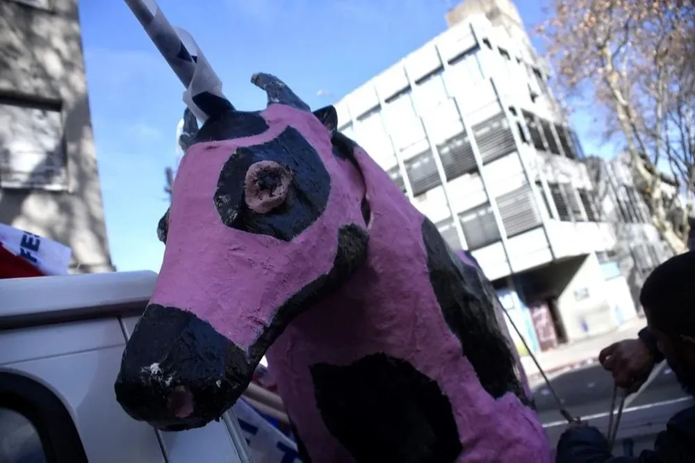 El conflicto en la industria láctea se extiende desde diciembre de 2020.