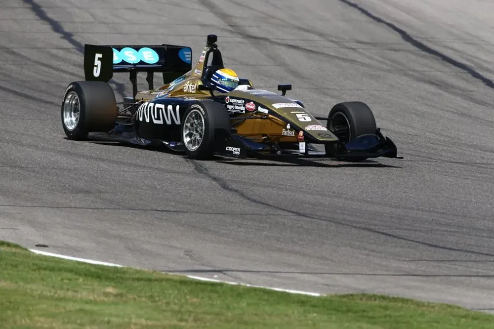 Santiago Urrutia está quinto en la tabla de pilotos de la Indy Lights.